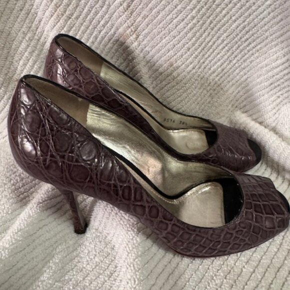 Dolce & Gabbana Alligator Pumps - Picture 3 of 8